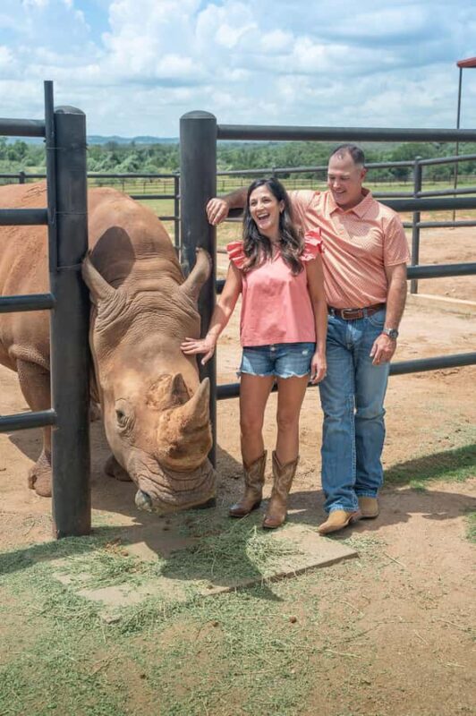 Fredericksburg: Longneck Manor Animal Encounter - Meeting at the Karibu Welcome Center in Fredericksburg