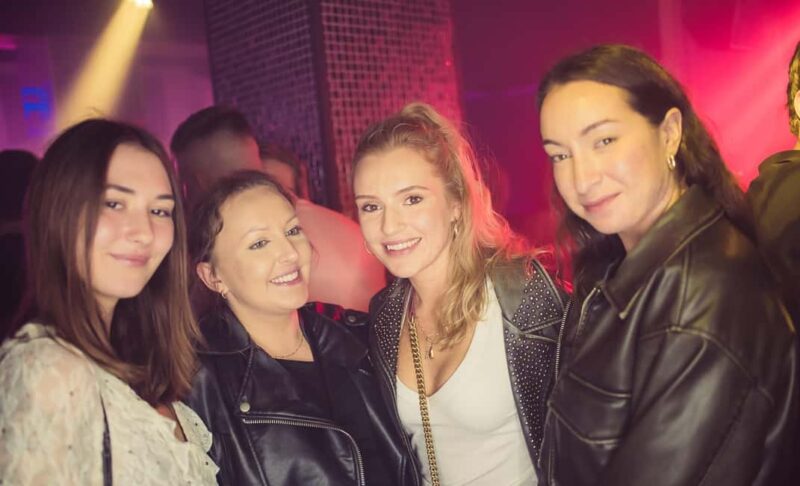 FREE Pub Crawl with OPTIONAL 1 hour open bar and clubs - Key Points