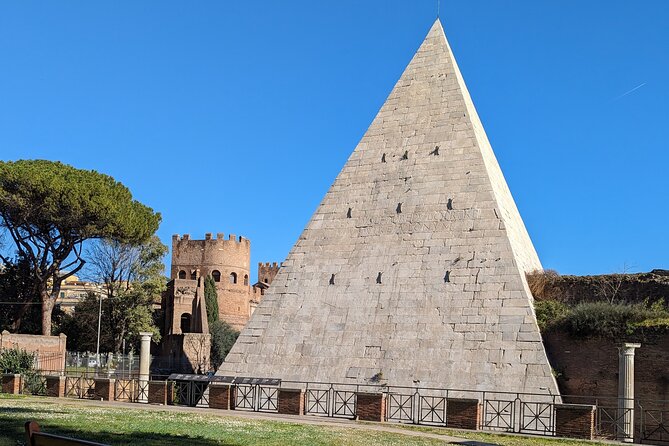 Free Urban Trekking with an Archaeologist - How This Tour Differs from Typical Rome Tours
