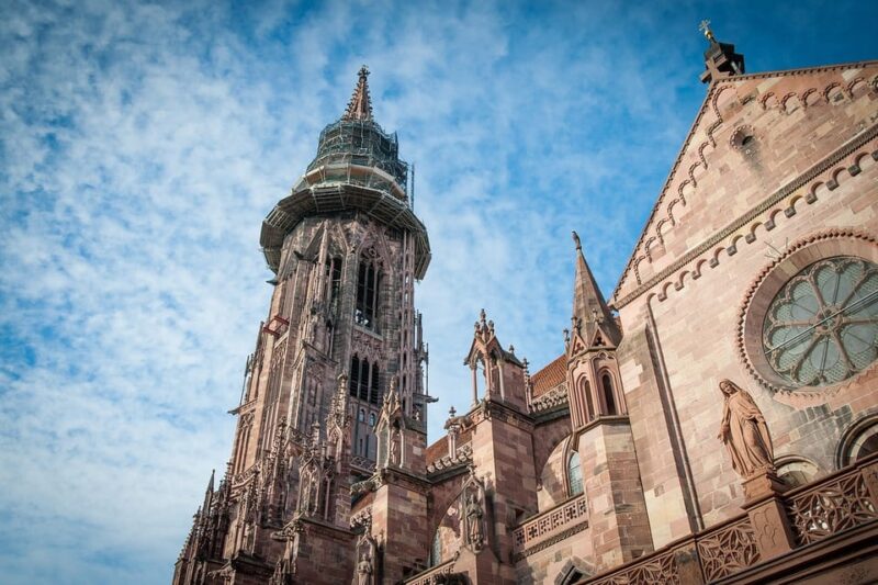 Freiburg im Breisgau: old town group walking tour Italian - Key Points