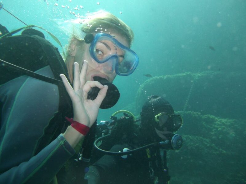 Fréjus: Diving Experience in Port-Fréjus with an Instructor - Exciting Underwater Adventure in Port-Fréjus for $88