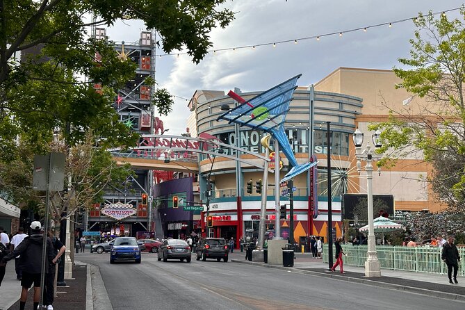 Fremont East Foodie Tour: A Taste of Downtown Vegas - The Spectacle of Fremont Street Experience