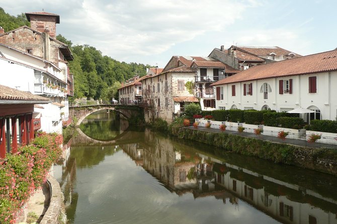 French-Basque Countryside Private tour Discover the hidden beauty of Pyrenees - The Scenic Drive Through Bidarray and the Pass du Roland