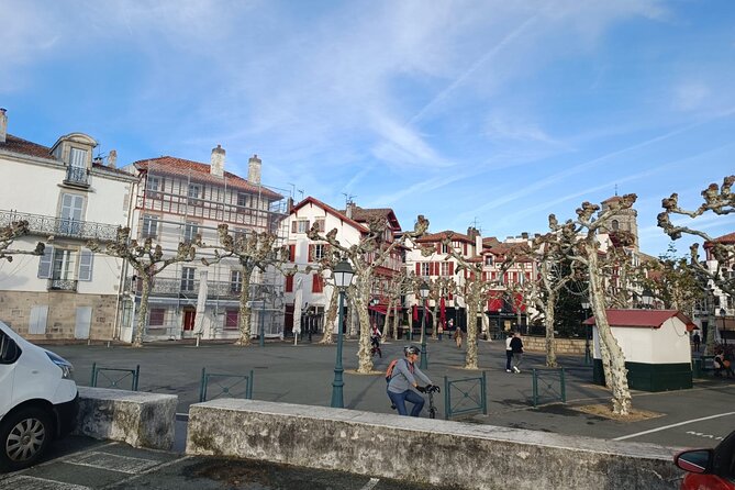 French Coast: Bayonne, Biarritz, San Juan de Luz - Private Tour - The Expertise of the Guides and Overall Experience