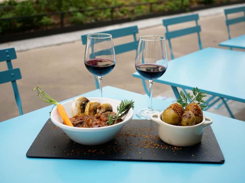 French Culinary Discovery in the Heart of Montmartre - Savoring French Classics: Garlic Escargots and Beef Bourguignon