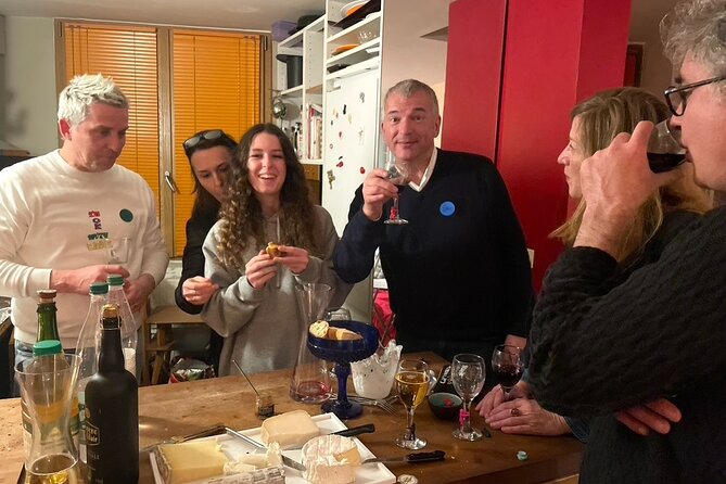 French Dinner & Cabaret Show in Artist's Home - Key Points