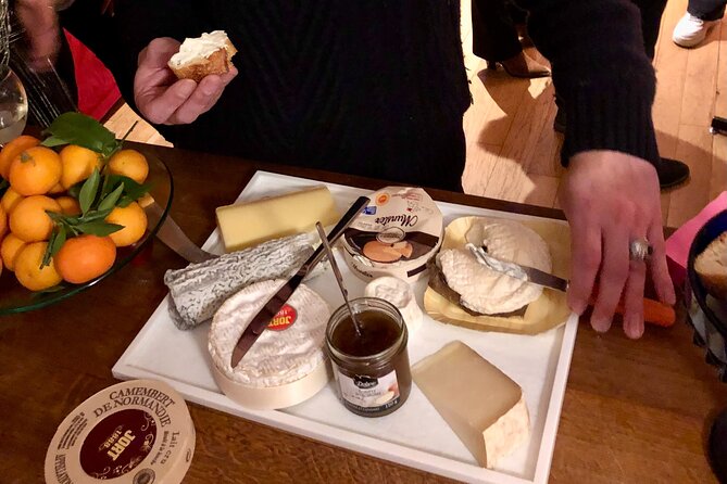 French Dinner & Cabaret Show in Artist's Home - Meet in a Typical Parisian Neighborhood near Public Transit