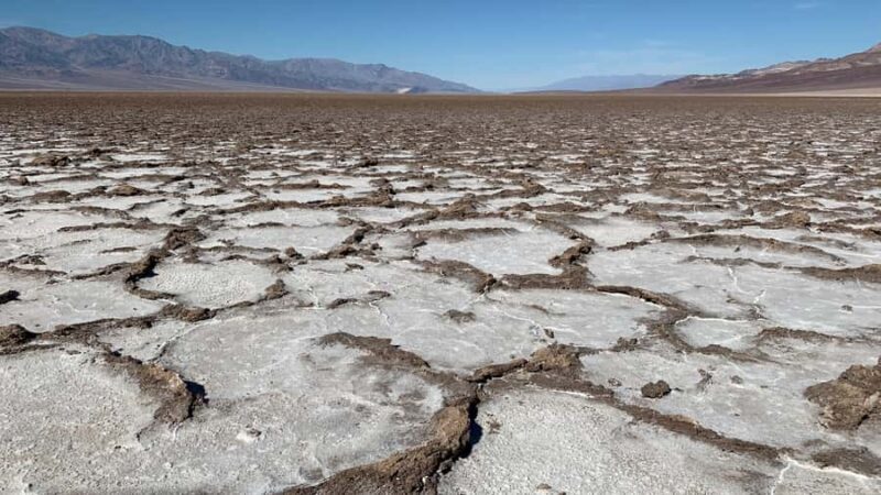 French-guided tour of Death Valley from Las Vegas - Exploring the Iconic Landscapes of Death Valley