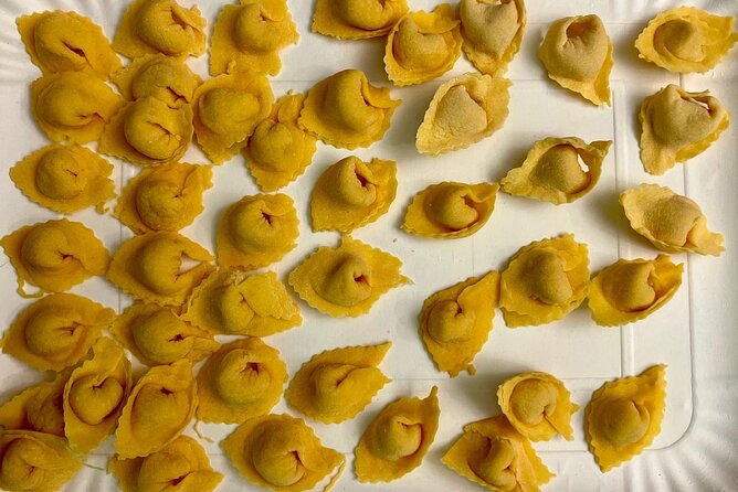 Fresh pasta cooking school in local loft - Key Points