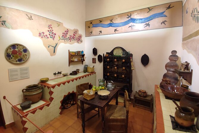 Frida Kahlo New Museum Casa Kahlo, Coyoacán and Xochimilco Canals - Unique Features That Set This Tour Apart