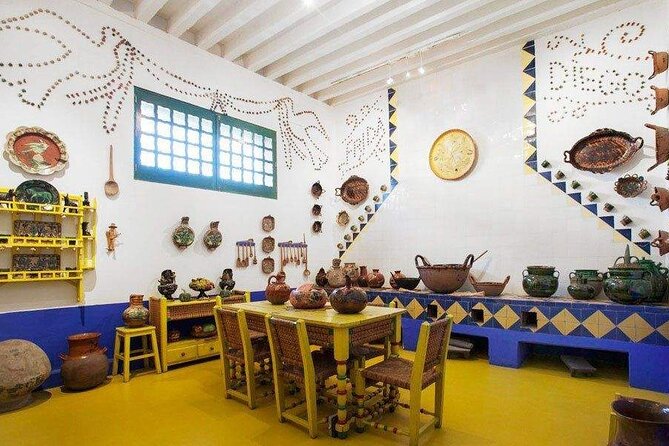 Frida Kahlo Xochimilco and University City - The Experience of a MEXIYOLO Guided Tour