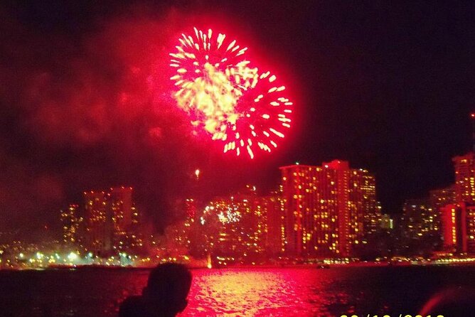 Friday Fireworks Dinner Sail from the Hilton Hawaiian Village - The Experience of a Barefoot, Relaxed Cruise
