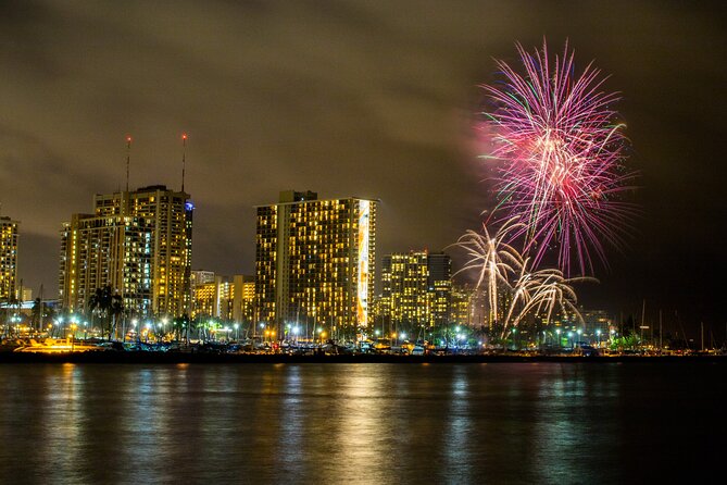 Friday Night Waikiki Fireworks Catamaran Cruise - Waikikis Iconic Fireworks from a Seaworthy Perspective