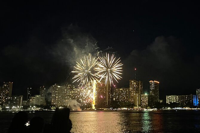 Friday Night Waikiki Fireworks Catamaran Cruise - Drinks, Snacks, and Additional Amenities