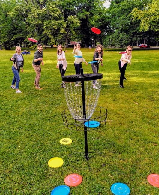 Frisbee golf / disc golf: Fun and games in a beautiful park in Leipzig - Who Will Enjoy This Disc Golf Tour?