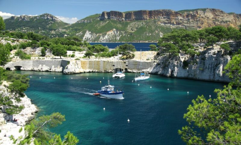 From Aix: Cassis Boat Ride & Provence Wine Tasting Day Tour - Lunch and Free Time in Cassis