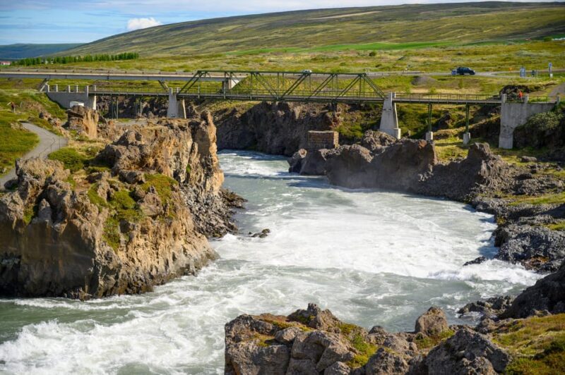 From Akureyri: Goðafoss Express Minibus Tour - Exploring Goðafoss: The Waterfall of the Gods