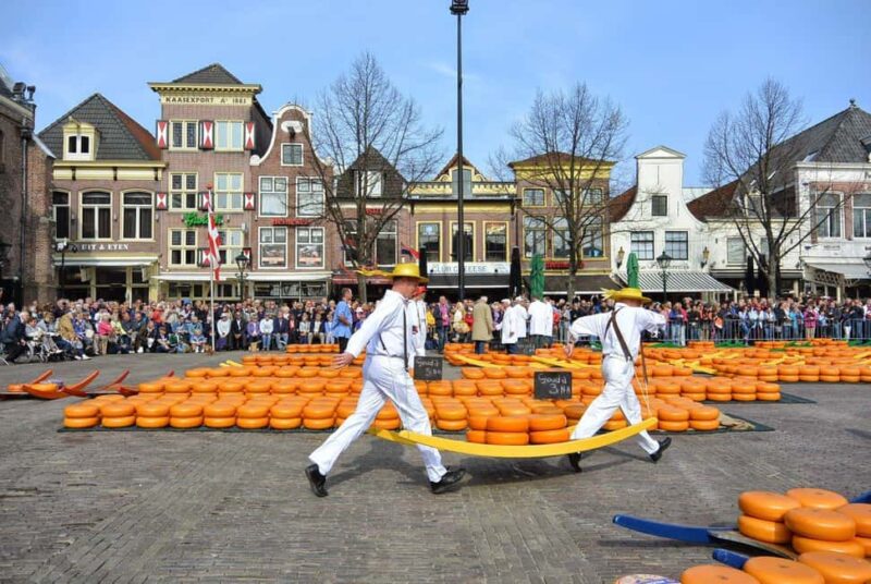 From Amsterdam; Alkmaar Cheese market & Zaanse Schans - Experience the Charm of North Holland with the Alkmaar Cheese Market & Zaanse Schans Tour