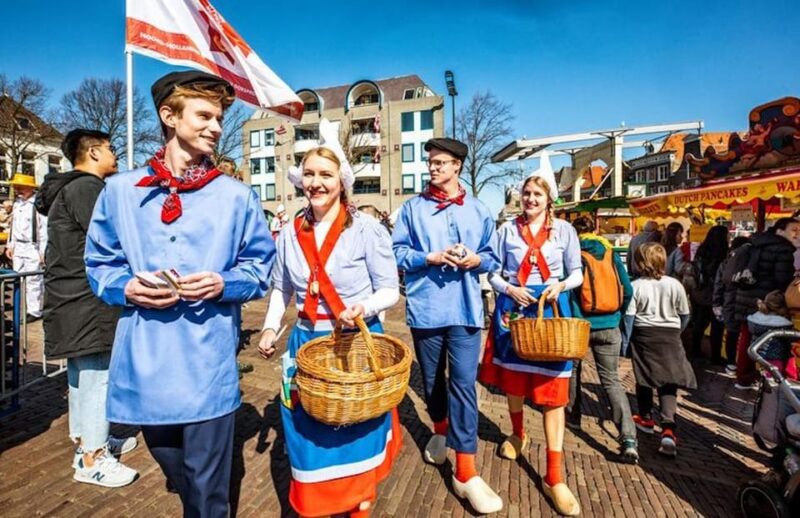 From Amsterdam; Alkmaar Cheese market & Zaanse Schans - Convenient Logistics and Easy Departure from Amsterdam