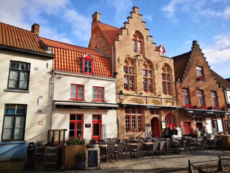 From Amsterdam: Day Trip to Bruges in Spanish - Exploring the Historic Center of Bruges with a Guide