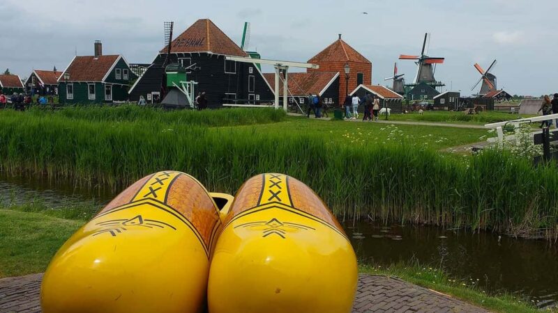 From Amsterdam: Experience Zaanse Schans Windmills & Cheese - Traditional Houses, Warehouses, and Local Workshops