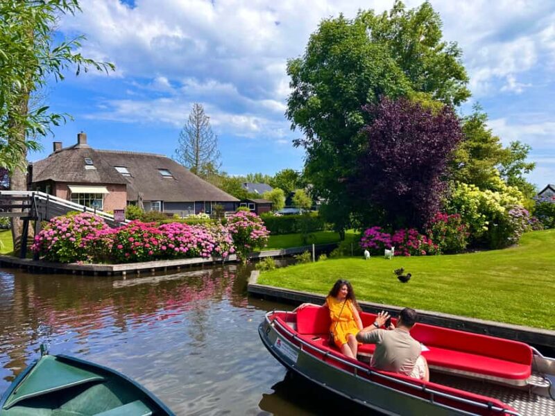 From Amsterdam: Giethoorn Day Trip with Canal & Village Tour - Canal Cruise with an Expert Skipper
