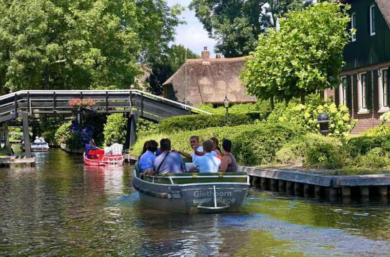 From Amsterdam: Giethoorn Day Trip with Canal & Village Tour - Tasting Authentic Dutch Cheese in Giethoorn
