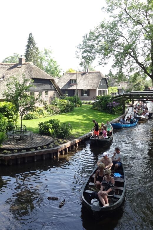 From Amsterdam: Giethoorn Day Trip with Small Electric Boat - Explore the Peaceful Village of Giethoorn on a Day Trip from Amsterdam