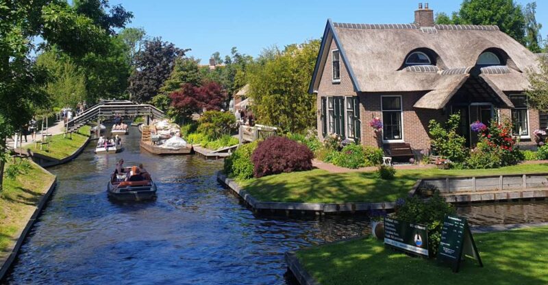 From Amsterdam: Giethoorn Day Trip with Small Electric Boat - Key Points