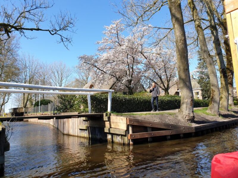 From Amsterdam: Giethoorn Day Trip with Small Electric Boat - The Expertise of Guides and Tour Experience
