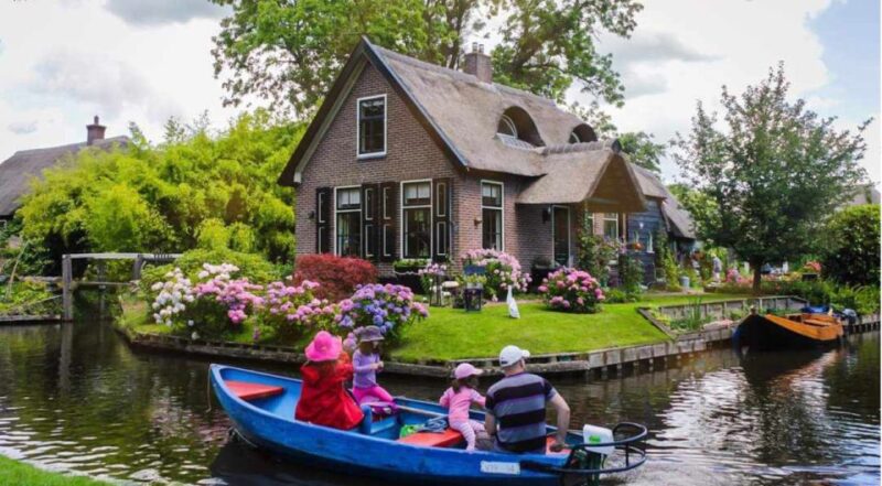 From Amsterdam: Giethoorn Guided Day Trip with Canal Cruise - Discover the Dutch Countryside with a Guided Day Trip from Amsterdam