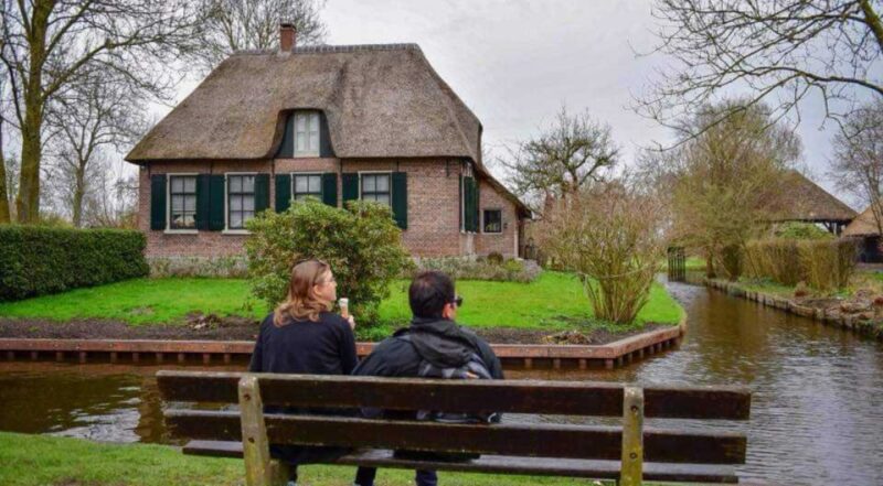 From Amsterdam: Giethoorn Guided Day Trip with Canal Cruise - The Role of the Local Guide and Their Storytelling Style