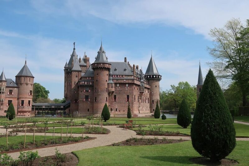 From Amsterdam: Muiderslot and De Haar Castle Tour - Explore Two Iconic Castles Near Amsterdam in a Luxurious Private Tour