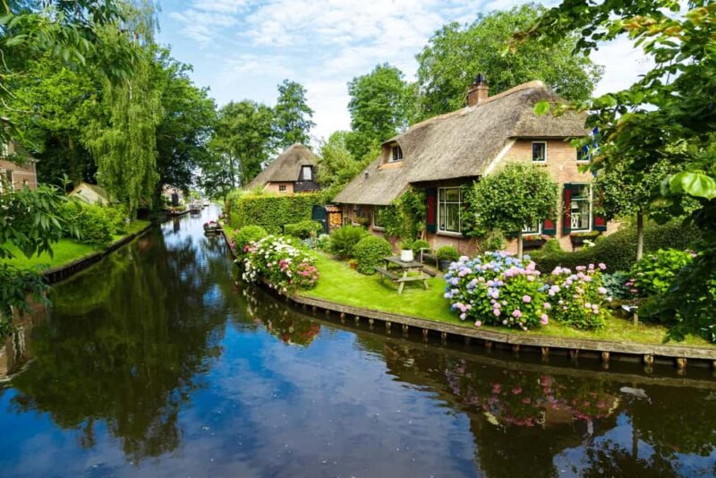 From Amsterdam: Private Boat Tour with Captain - Discover Giethoorn on a Private Boat Tour from Amsterdam