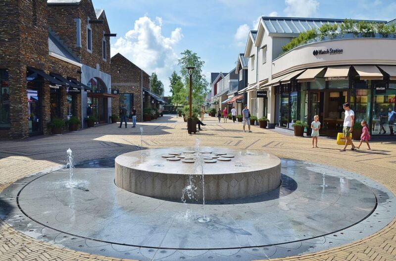 From Amsterdam: Private Day Trip to Fashion Outlet - Who Should Consider This Fashion Outlet Day Trip