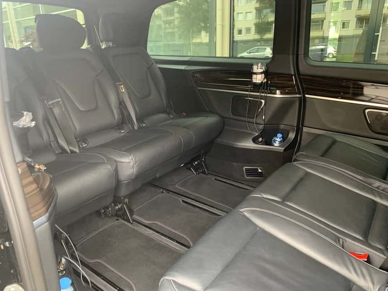 From Amsterdam: Private Sightseeing Tour to Bruges - The Role of the Guide and Driver