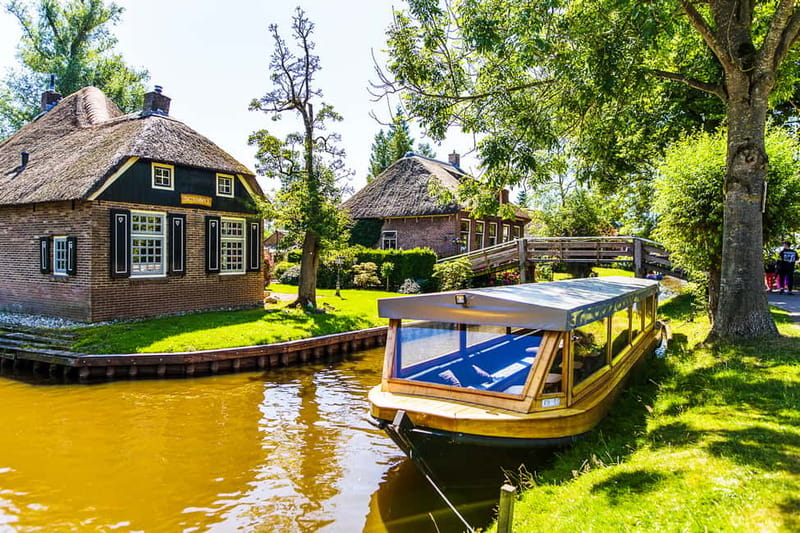 From Amsterdam: Ultimate Giethoorn Experience with Boat Tour - Key Points