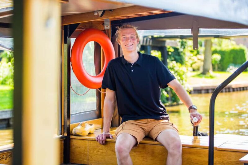 From Amsterdam: Ultimate Giethoorn Experience with Boat Tour - The 1-Hour Boat Cruise Past Thatched Farmhouses