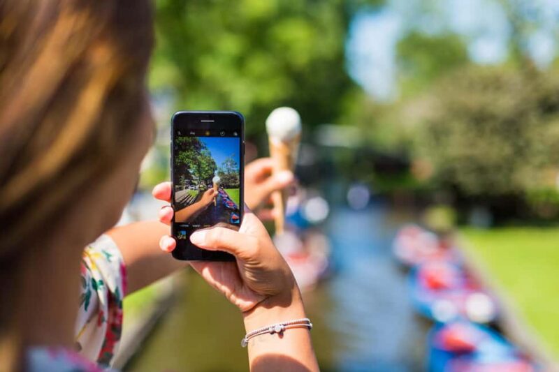 From Amsterdam: Ultimate Giethoorn Experience with Boat Tour - The Experience of a Guided Tour with Local Insights