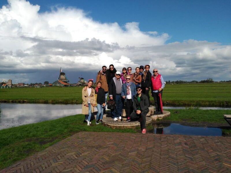 From Amsterdam: Windmills of Zaanse Schans Tour in Spanish - Cheese Sampling at a Dutch Cheese Factory