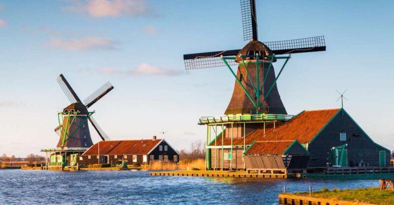 From Amsterdam: Windmills of Zaanse Schans Tour in Spanish - Who Will Enjoy This Tour Most?