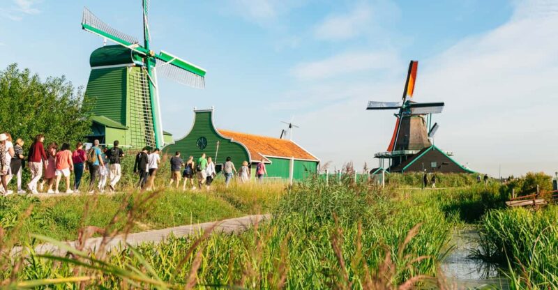 From Amsterdam: Zaanse Schans, Edam, Volendam & Marken - Discovering Zaanse Schans Windmills and Artisan Workshops