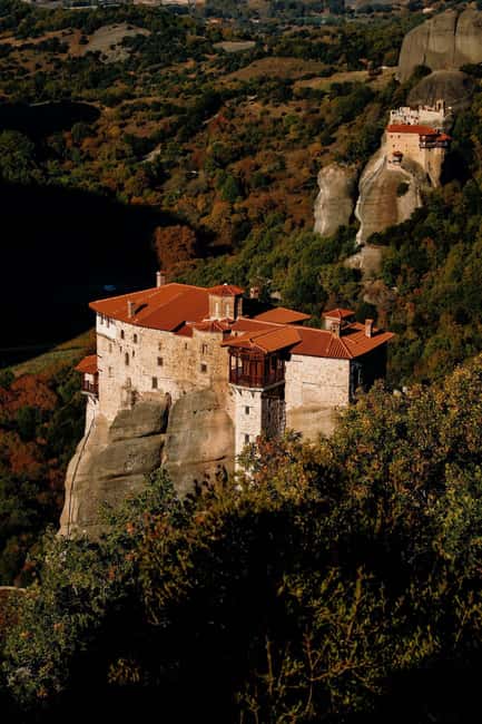 From Athens: 2-Day Delphi and Meteora Chinese Tour Guide - Discovering the Delphic Ruins and Oracle