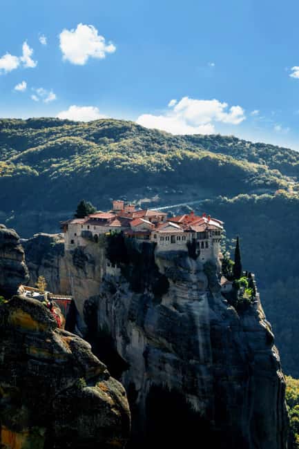 From Athens: 2-Day Delphi and Meteora Chinese Tour Guide - A Taste of Arachova and Livadia