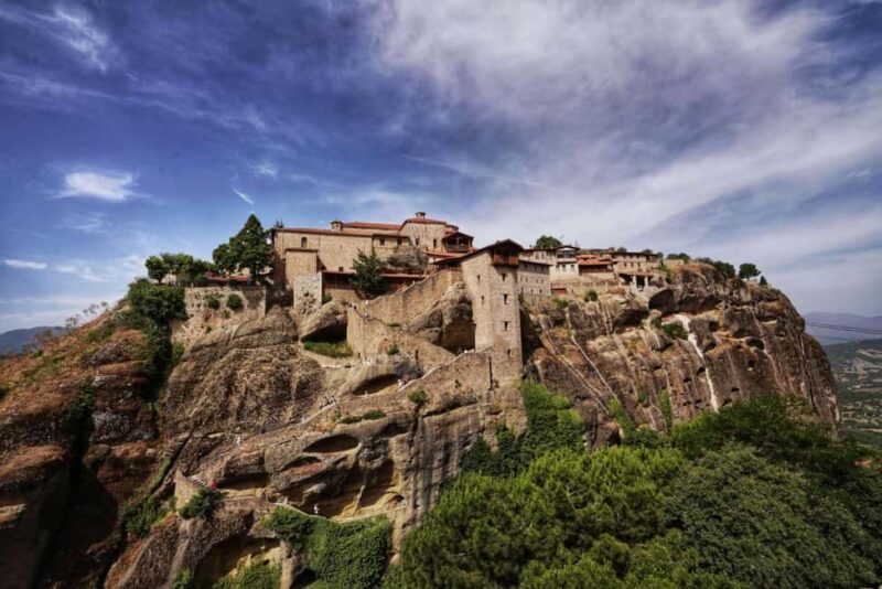 From Athens: 2-Day Delphi and Meteora Chinese Tour Guide - Visiting the Monasteries of Meteora