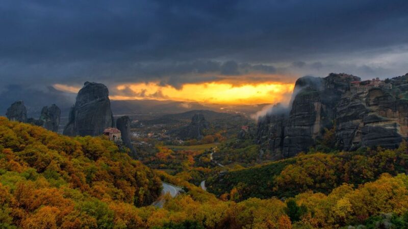 From Athens: 3 Days in Meteora & Delphi with Tours & Hotel - The Hiking Option and Monastery Mini Bus Tour