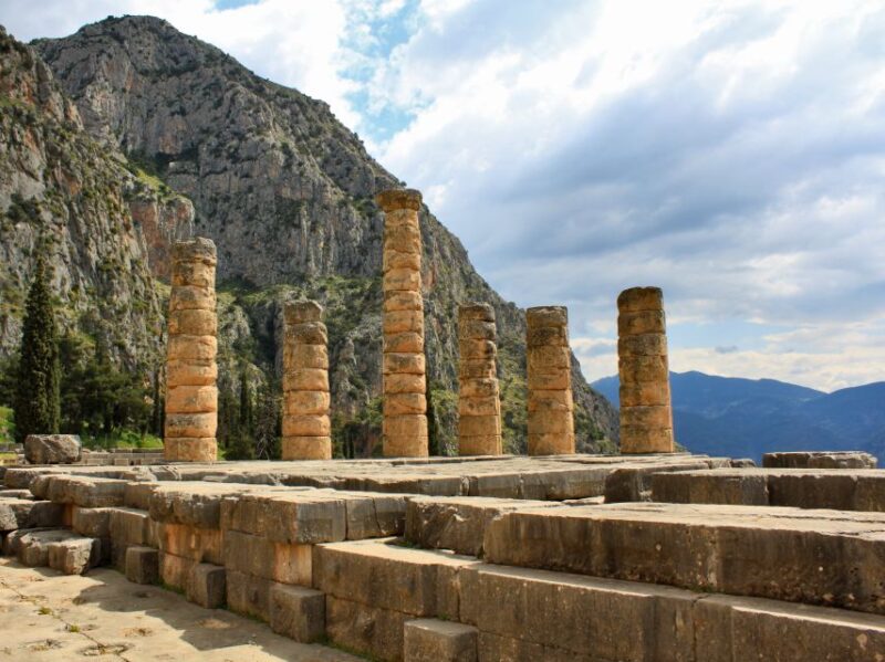 From Athens: Private Delphi and Thermopylae Guided Day Trip - Savoring a Traditional Greek Lunch with Caldera Views
