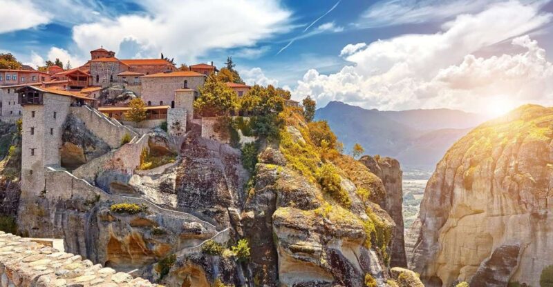 From Athens: Private Full-Day Meteora and Kastraki Tour - Exploring the Meteora Monasteries