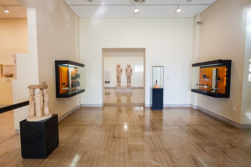 From Athens: Private tour to Delphi, the navel of the Earth - A Short Stop in Arachova: The Mountain Town with a Modern Vibe