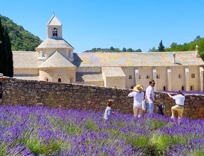 from Avignon: the best of Luberon - Exploring Roussillon’s Vibrant Streets